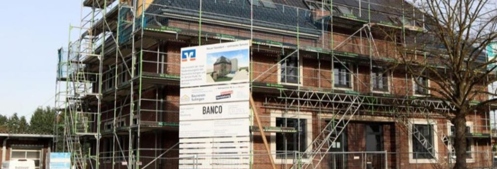 ...nachdem wir im bei der Alten Post in Sulingen für Bau Team Husmann im Erdgeschoss bereits einen Spezial hochwertigen Dünnschichtestrich eingebaut haben, folgt nun im nächsten Bauabschnitt ein hochvergüteter Spezial Dünnschichtestrich mit erhöhter Festigkeit und Hartstoffeinarbeitung der Estrichoberfläche im Keller. Dieser wird abschließend Beschichtet....