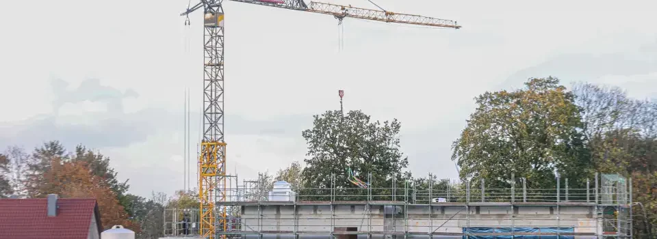 ...heute starten die Estricharbeiten beim Neubau des Feuerwehrgerätehaus in Meyenburg...
